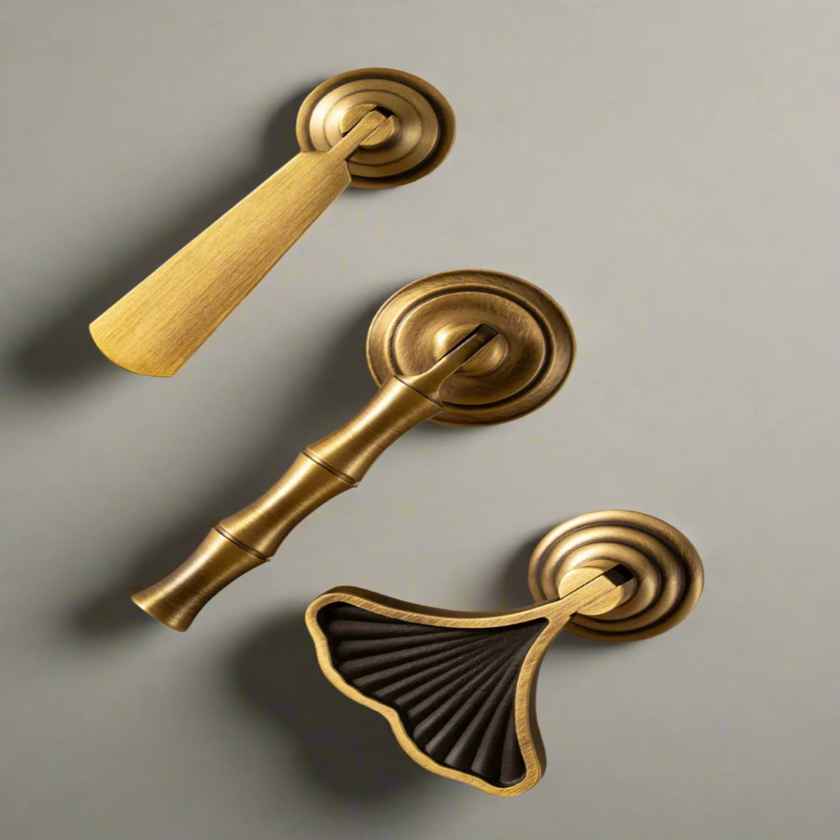 Vintage Teardrop Cabinet Pull – Antique Brass Finish for Drawers, Dressers & Cabinets | Thomler