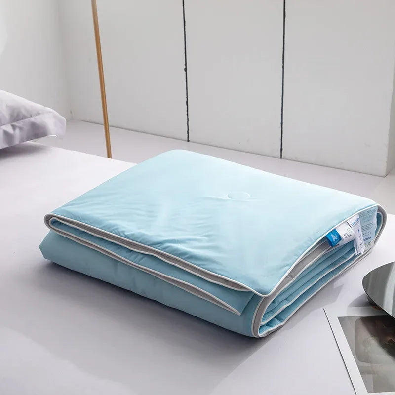 Cooling Blanket Ice Silk 150.0 x 200.0 cm Green Summer Bed Quilt Breathable Moisture Wicking Reversible Bedding | Thomler