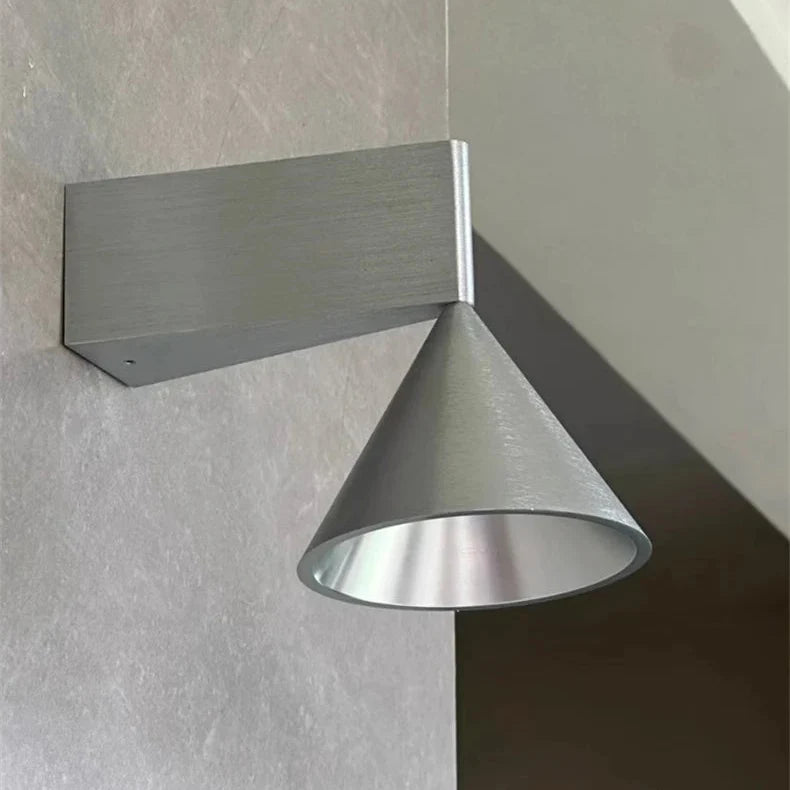 Streamlined LED Wall Fixture – Contemporary Metal Accent Lighting for Hallways, Bedrooms & Entryways | Thomler