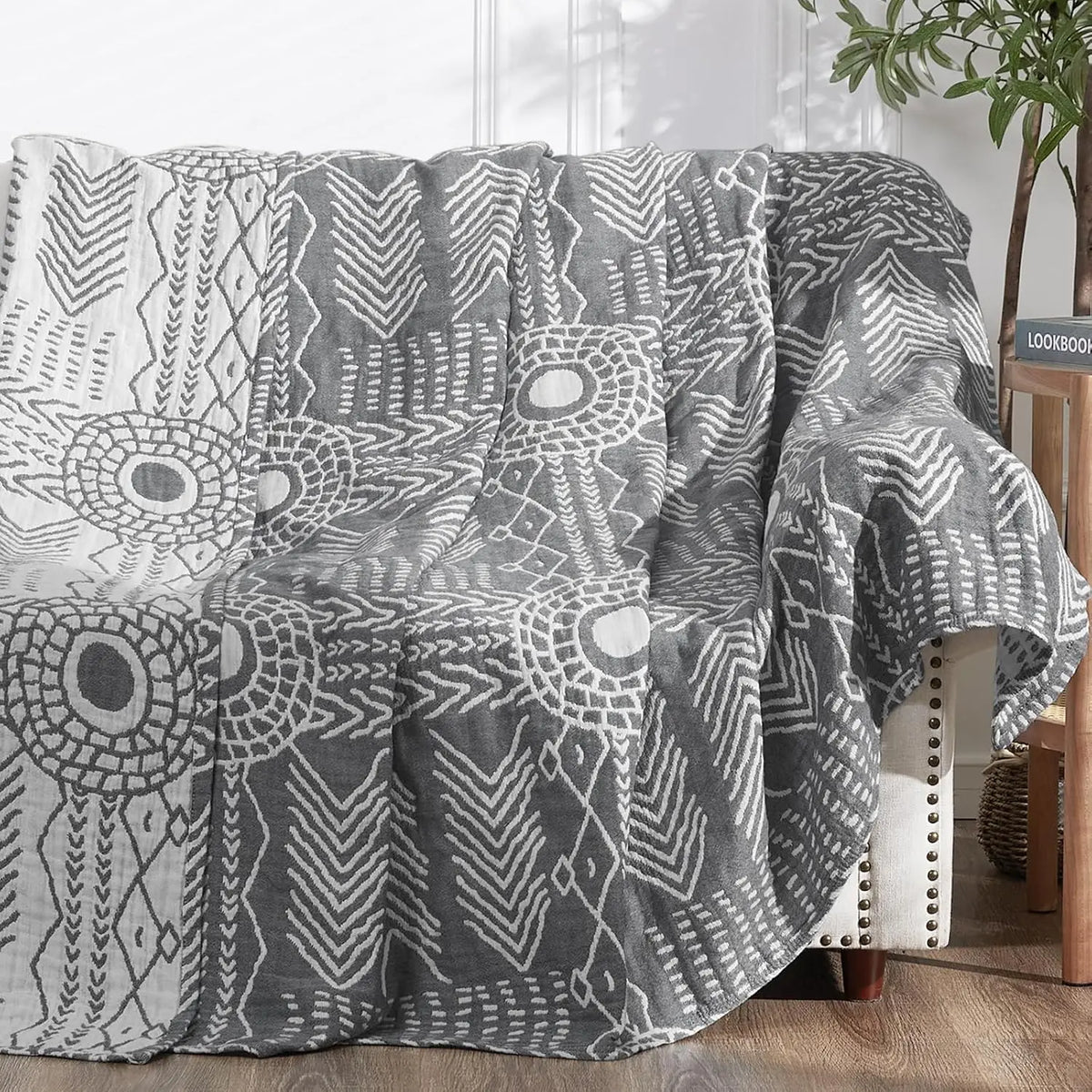 Lightweight Cotton Layered Coverlet – Breathable Reversible Throw with Geometric Design for Beds & Sofas – All Season | Thomler