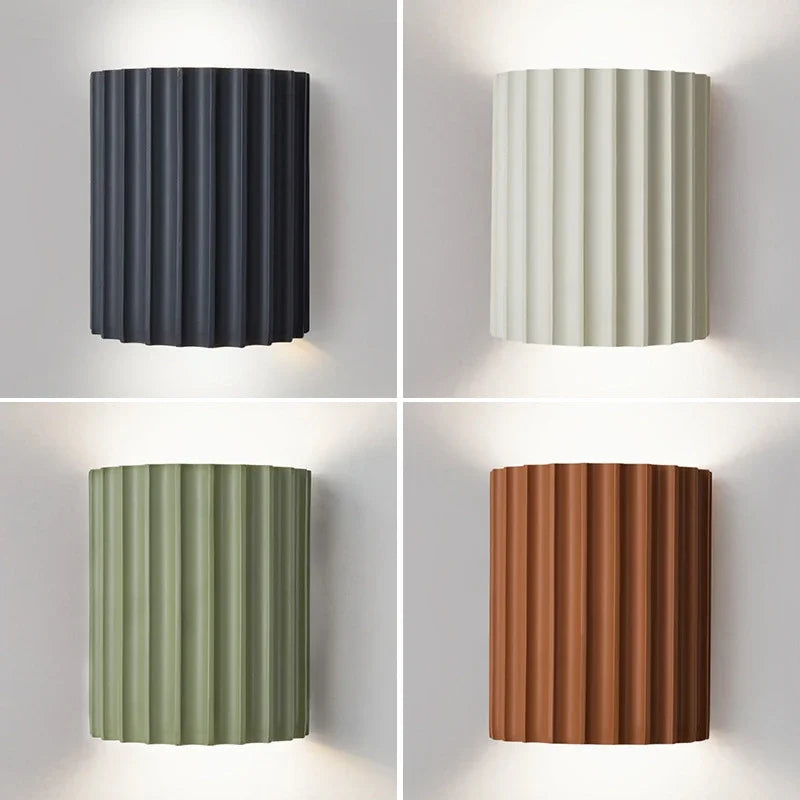 Textured Resin Wall Sconce with Upward & Downward Glow – Modern Ribbed Design for Bedroom, Living Room, Hallway – E27 Socket | Thomler