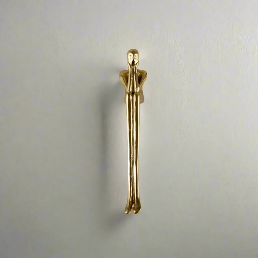Abstract Figure Cabinet Pull in Polished Brass – Modern Drawer Handle for Furniture & DIY | Thomler
