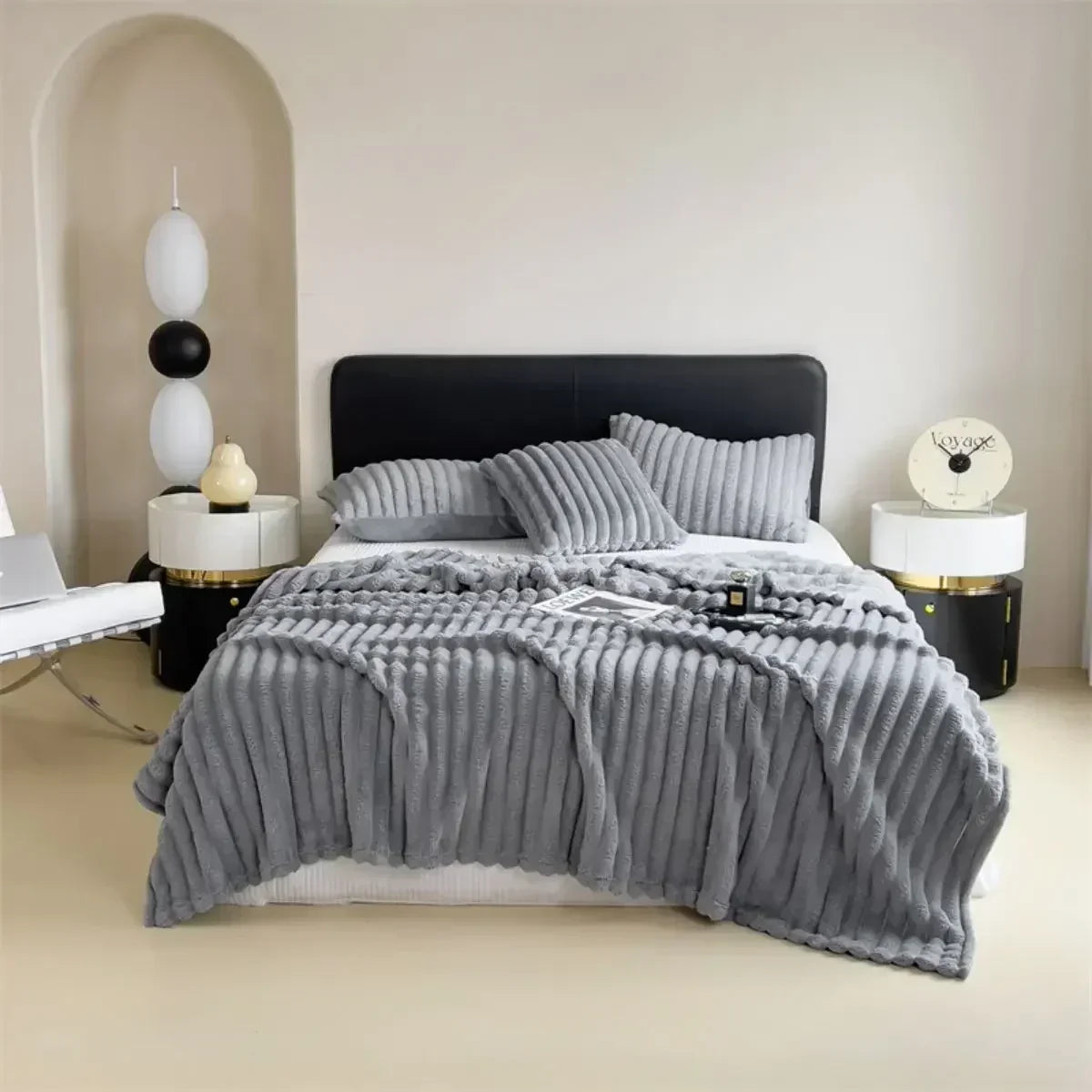 Plush Throw Blanket – Ultra-Soft Fleece Comfort for Bed, Couch & Cuddle Time – Oversized Warm Cover for All Seasons | Thomler