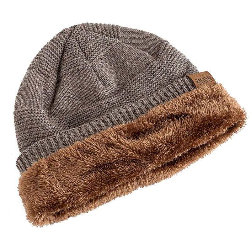Relaxed Fit Knit Beanie with Plush Fleece Lining for Men & Women – Cold-Weather Slouch Cap with Badge Detail | Thomler