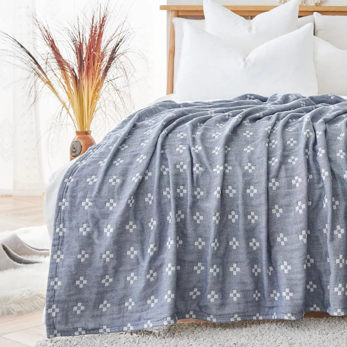 Lightweight Cotton Layered Coverlet – Breathable Reversible Throw with Geometric Design for Beds & Sofas – All Season | Thomler