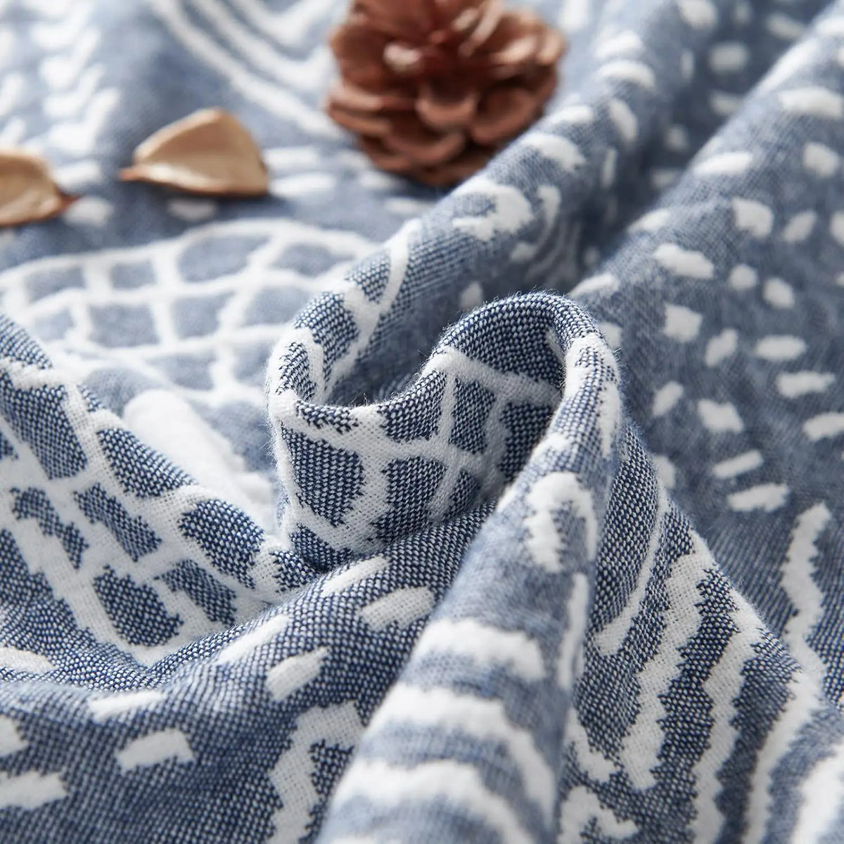 Lightweight Cotton Layered Coverlet – Breathable Reversible Throw with Geometric Design for Beds & Sofas – All Season | Thomler
