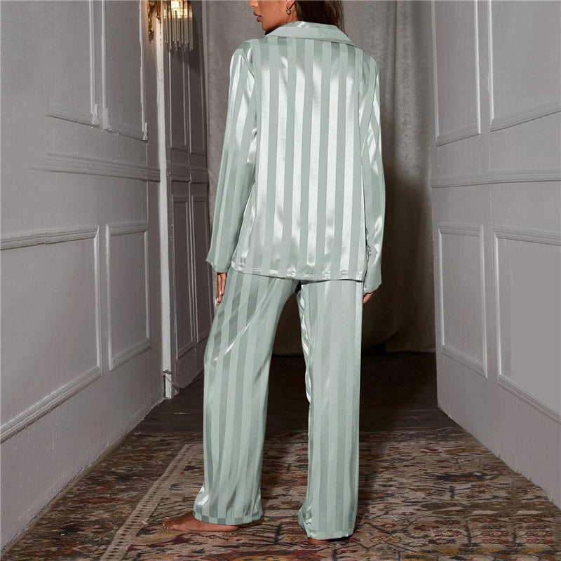 Women's Silk Pajama Set – Button-Up Long Sleeve Sleepwear for Year-Round Comfort | Thomler