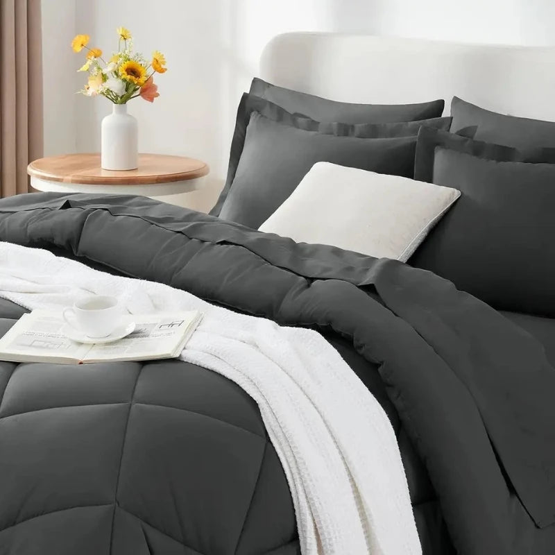 Solid Color Polyester Comforter for All Seasons – Lightweight Breathable Duvet with Soft Touch Fabric for Queen & King Beds | Thomler