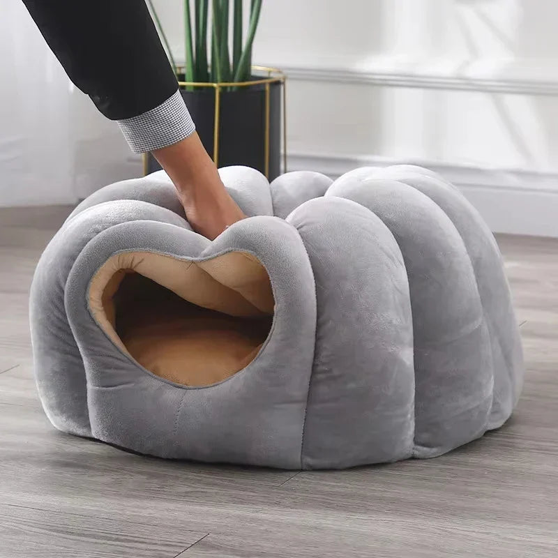 Enclosed Cat Cave Bed – Soft Plush Indoor Hideaway for Cats | Winter Cozy Pet Den with Washable Cover for Small to Medium Cats | Warm | Thomler