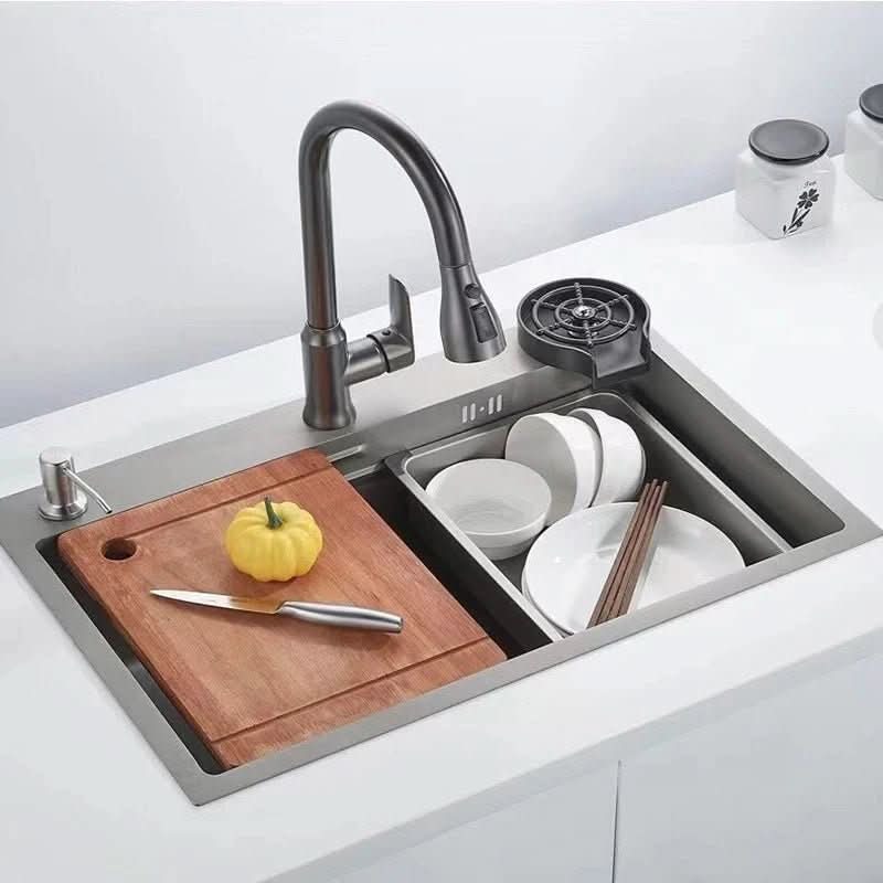 Single-Handle Pull-Down Kitchen Faucet with 360° Swivel Spout – Chrome, Brushed Nickel, Black & Gray Finish Options for Modern Sink | Thomler