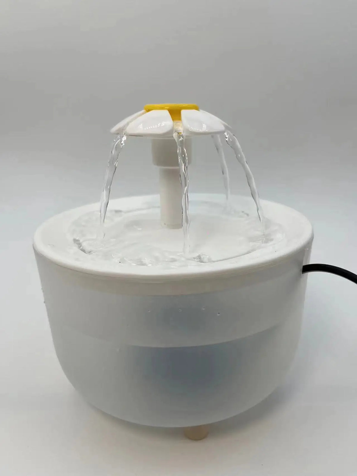 Rechargeable Pet Hydration Fountain 41 fl oz Quiet Circulating Filtered System for Dogs & Cats USB Powered | Thomler