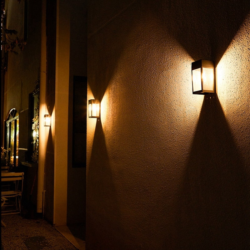 Solar Fence Light with Dusk-to-Dawn Sensor for Outdoor Pathways | Thomler
