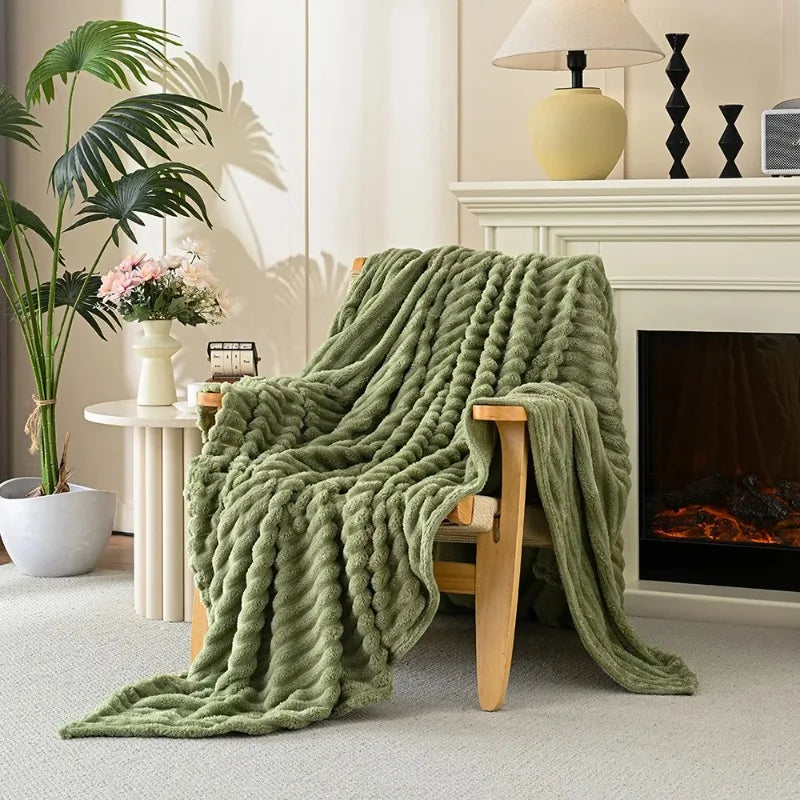 Ultra-Soft Coral Fleece Throw Blanket for Couch, Bed & Travel – Lightweight Plush Microfiber Warmth Layer – Year-Round Comfort Cover | Thomler