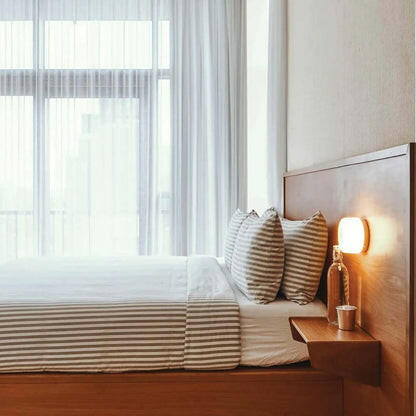 Minimalist LED Bar Light for Walls – Adjustable Brightness, Sleek Metal Frame | Thomler