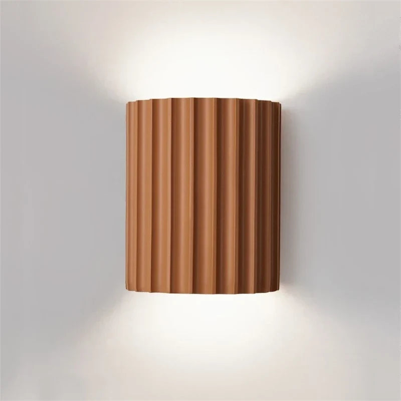 Textured Resin Wall Sconce with Upward & Downward Glow – Modern Ribbed Design for Bedroom, Living Room, Hallway – E27 Socket | Thomler