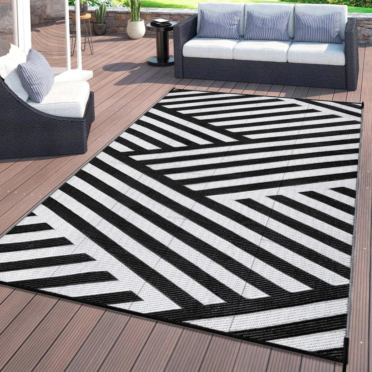 Reversible Polypropylene Outdoor Rug – Waterproof Woven Patio Mat for Deck, Garden & Picnic Use | Thomler