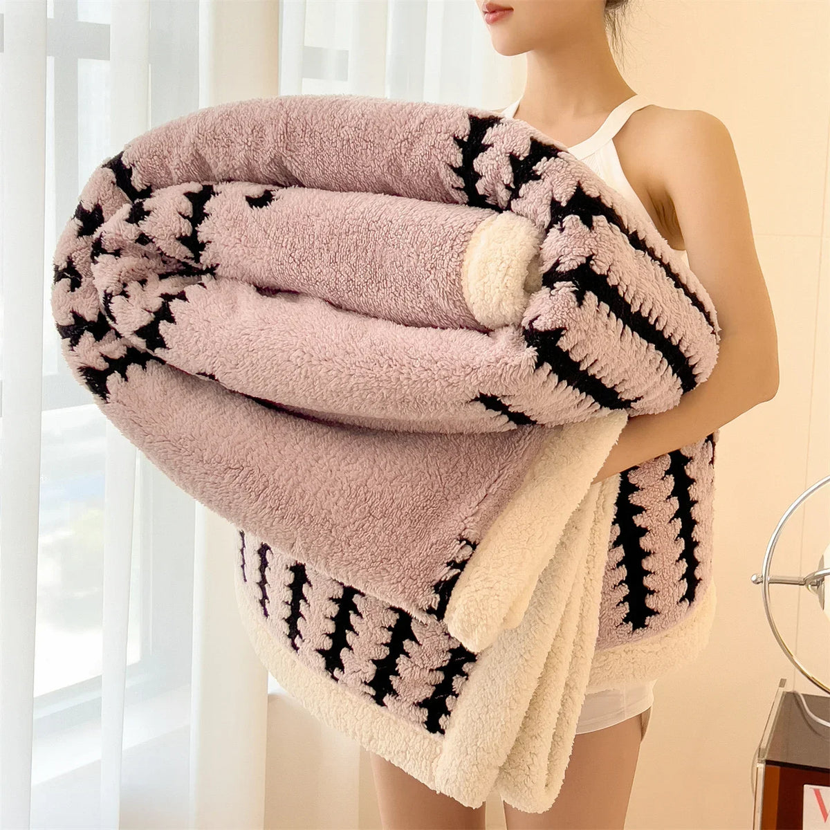 Reversible Sherpa Fleece Throw Blanket with Geometric Stripes for Couch, Bed & Bedroom – Ultra Soft Double-Sided Comfort Layer for Living | Thomler