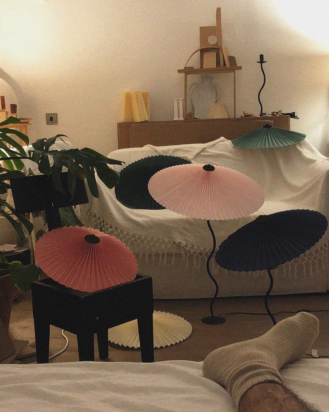 Metal Table Lamp 16.9 in Pleated Fabric Shade Curved Base Bedroom Living Room Nordic Minimalist Desk Lighting | Thomler