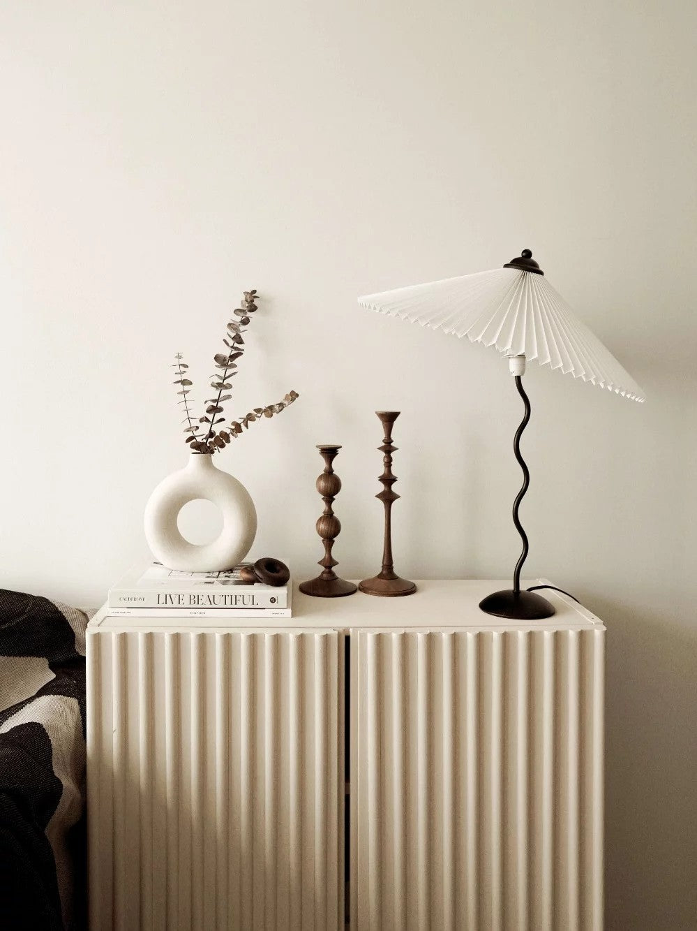 Metal Table Lamp 16.9 in Pleated Fabric Shade Curved Base Bedroom Living Room Nordic Minimalist Desk Lighting | Thomler