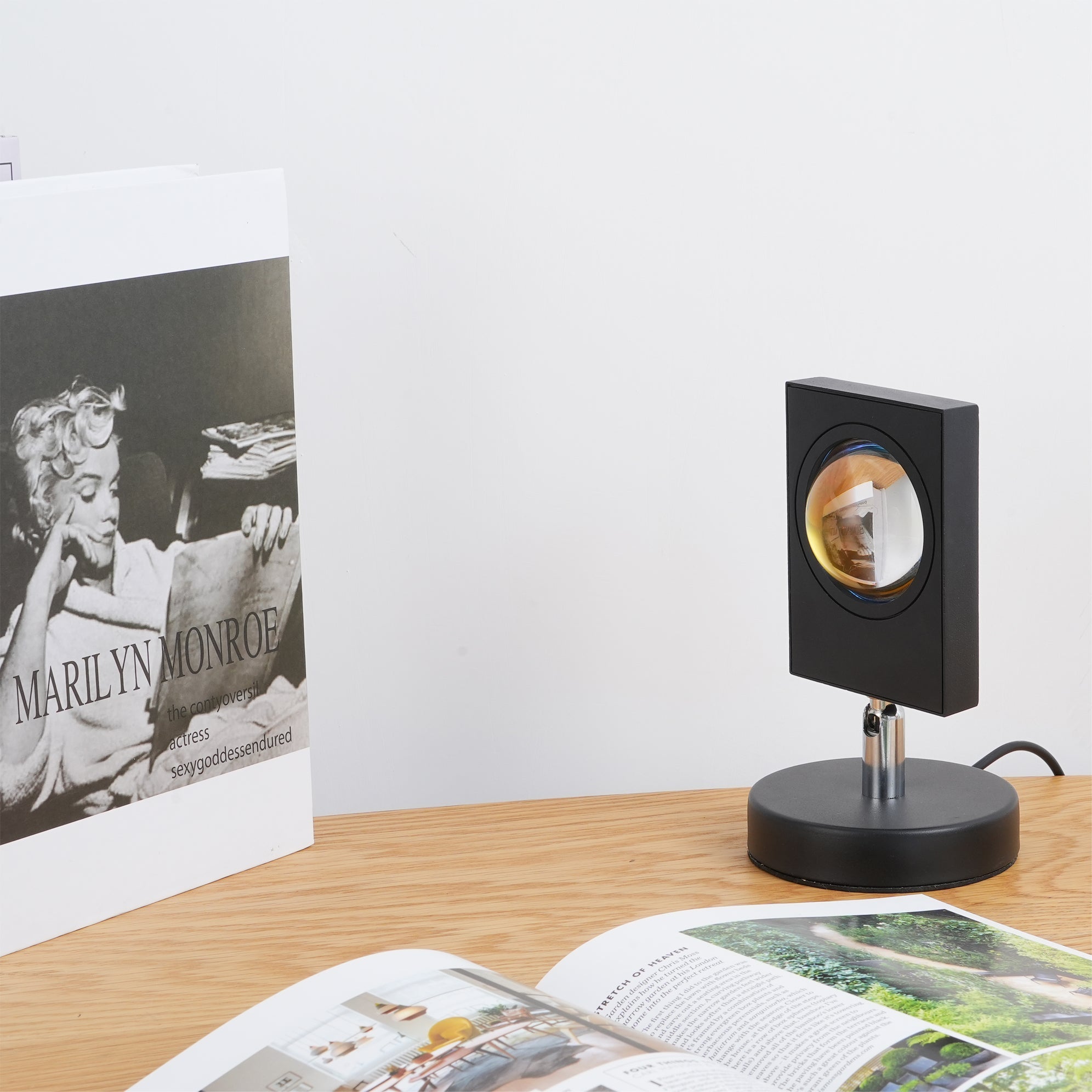 Color Projector Aluminum 4.7 in x 7.8 in Black Indoor Sunset Red Lighting | Thomler