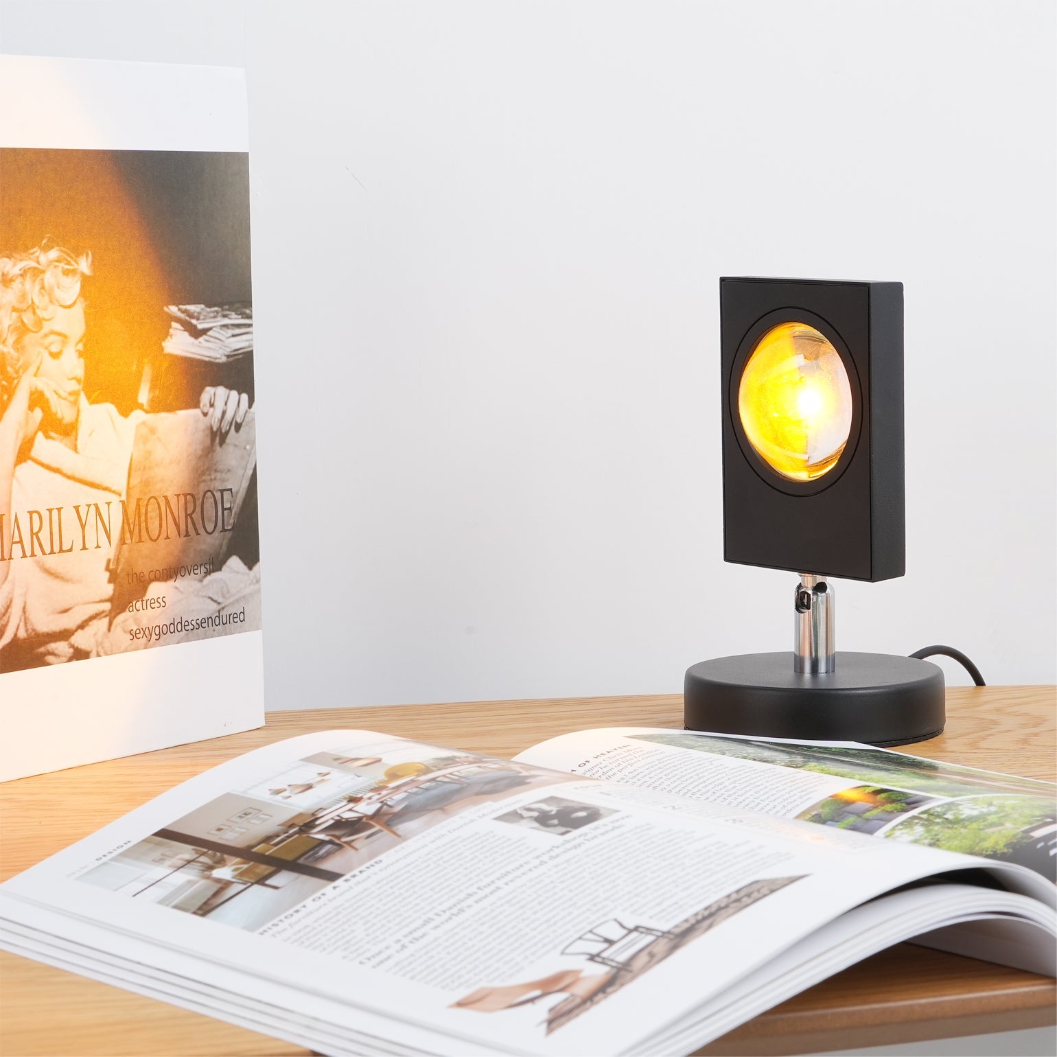 Color Projector Aluminum 4.7 in x 7.8 in Black Indoor Sunset Red Lighting | Thomler