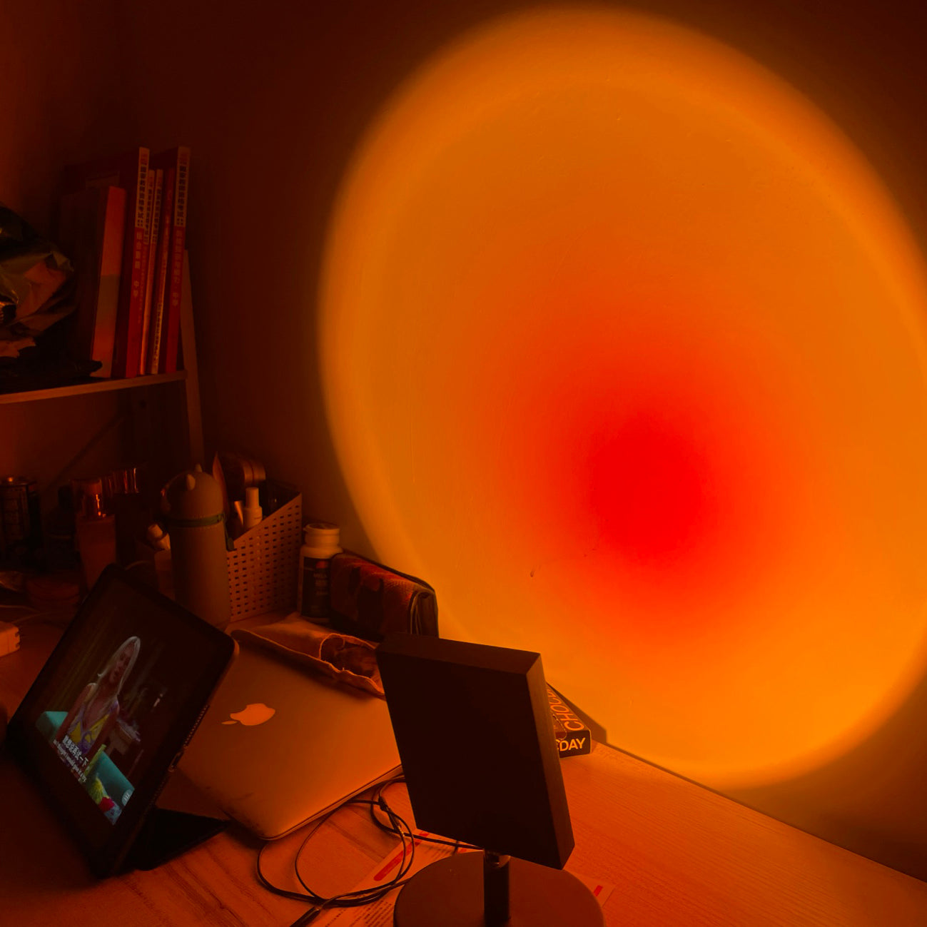 Color Projector Aluminum 4.7 in x 7.8 in Black Indoor Sunset Red Lighting | Thomler