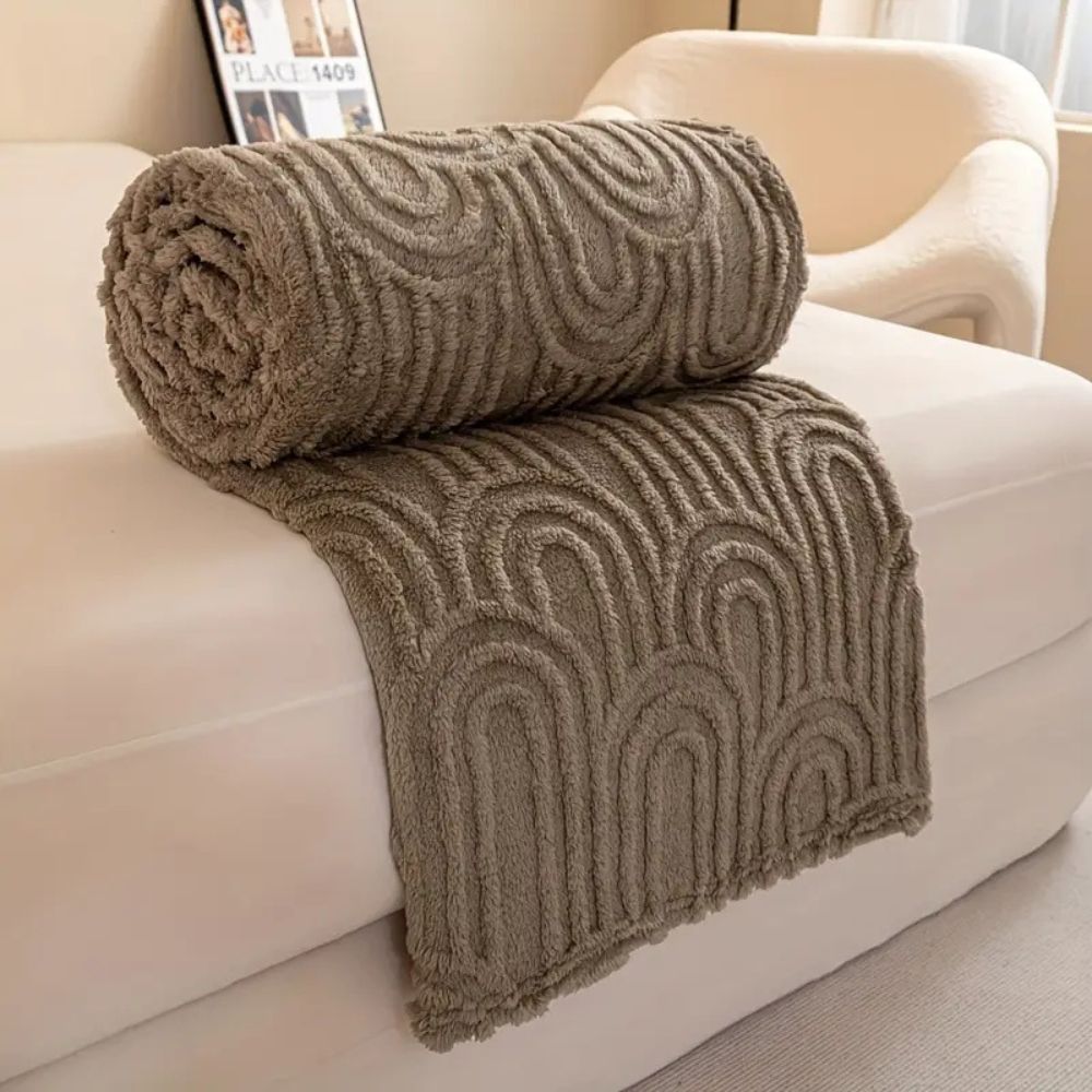Textured Throw Blanket with Curved Relief Design – Soft Microfiber for Couch & Bed | Thomler