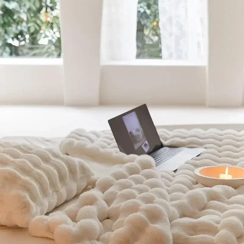 Ultra-Soft Plush Fleece Throw Blanket for Couch, Bed & Year-Round Comfort – Cozy Oversized Luxury Blanket for Living Room & Bedroom | Thomler