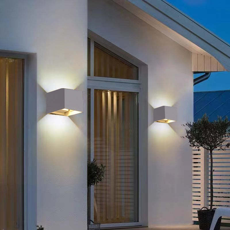 Weatherproof Swivel LED Wall Light for Patio & Courtyard | Thomler