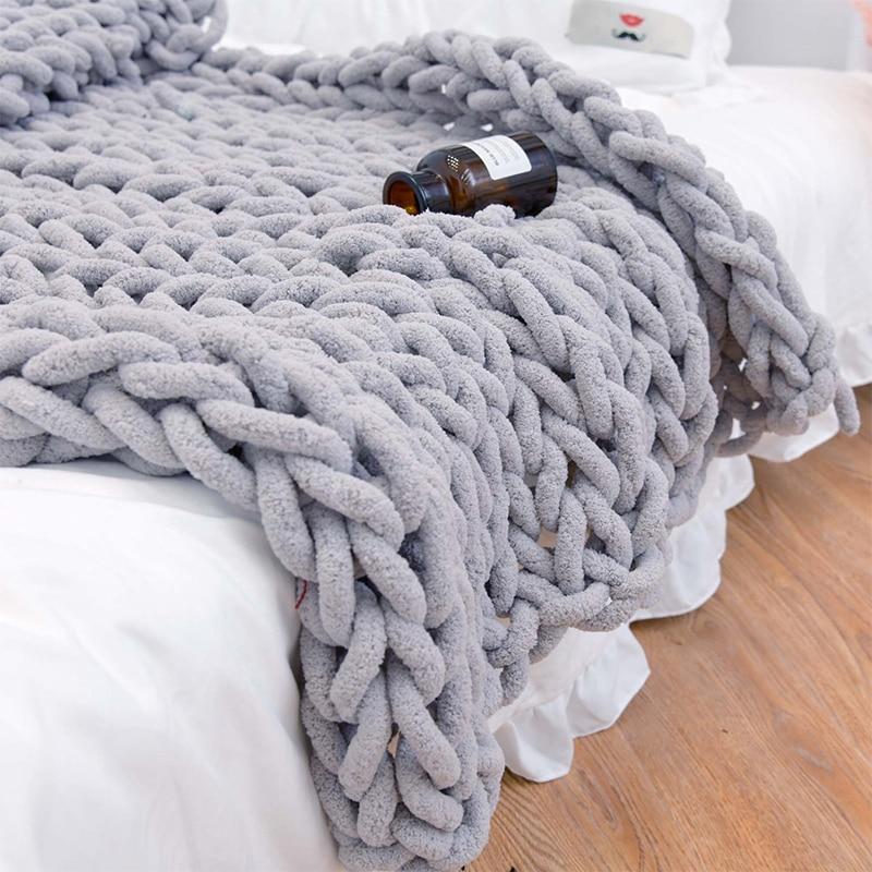 Heavy Cable-Knit Throw Blanket in Soft Chenille Yarn for Sofa, Bed & Living Room – Plush Oversized Knitted Accent Throw | Thomler