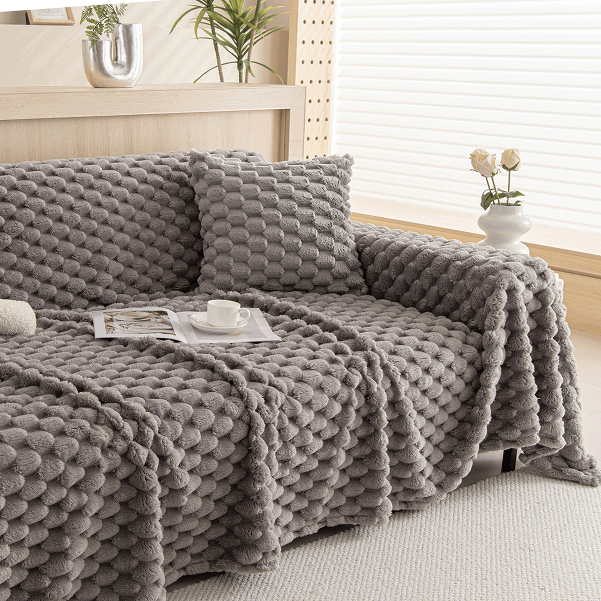 Machine-Washable Furniture Throw Blanket for Sofas & Couches – Pet Hair & Spill Resistant | Thomler