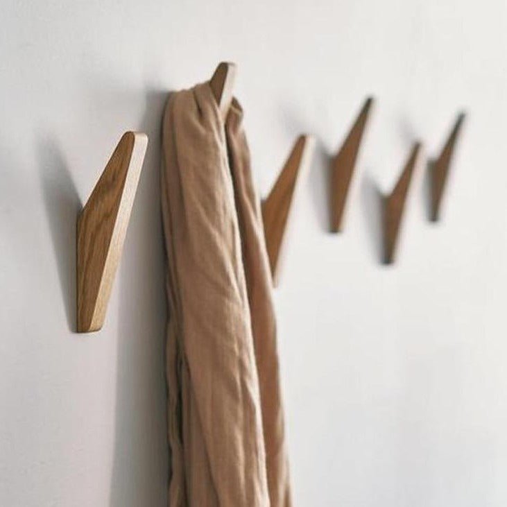 Natural Wood Wall Hooks with Rustic Two-Tone Grain Finish – Simple Mount Design for Entryway & Bedroom | Thomler