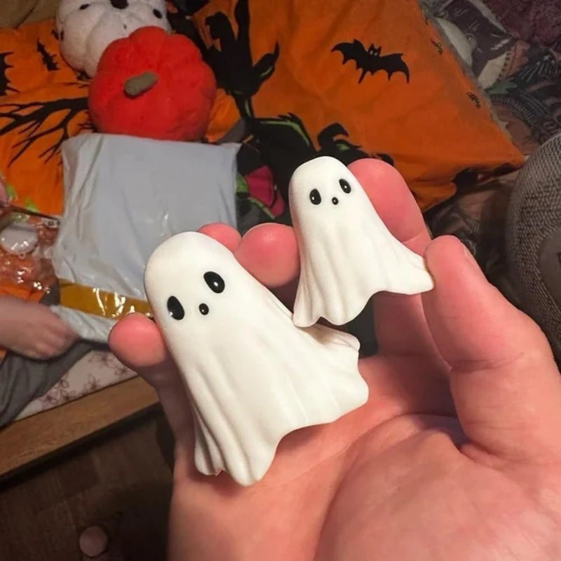 Resin Ghost Figurine with Heart & Attitude – Whimsical Tabletop Sculpture for Seasonal Display & Year-Round Charm | Thomler