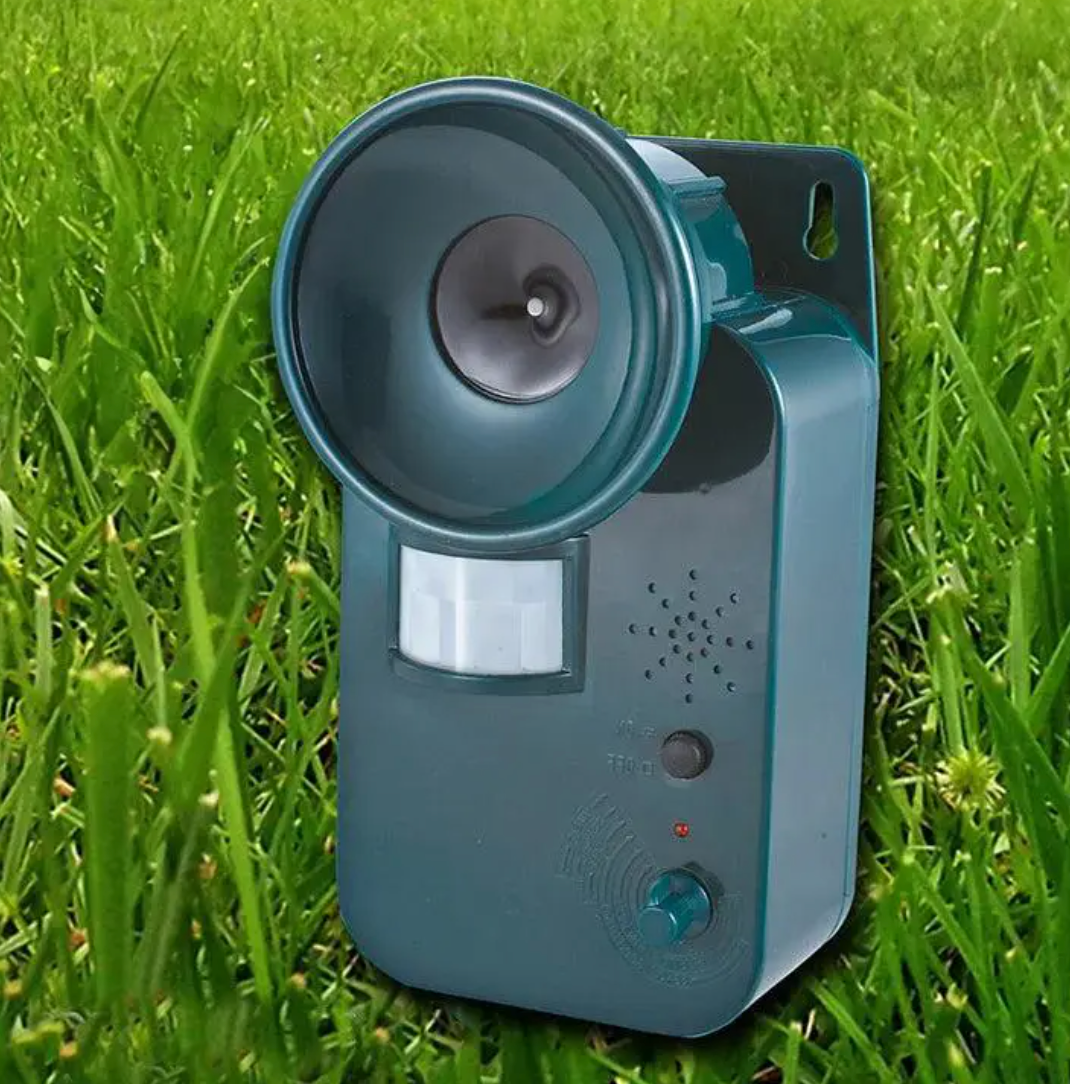 Ultrasonic Animal Repeller Outdoor Motion Sensor Pest Deterrent Device Waterproof Yard Protection for Deer Rodents Birds Battery Powered | Thomler