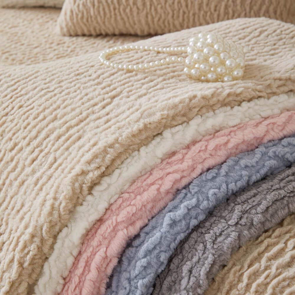 Berber Fleece Furniture Throw – Pet-Friendly Sofa Protector with Non-Slip Grip | Thomler
