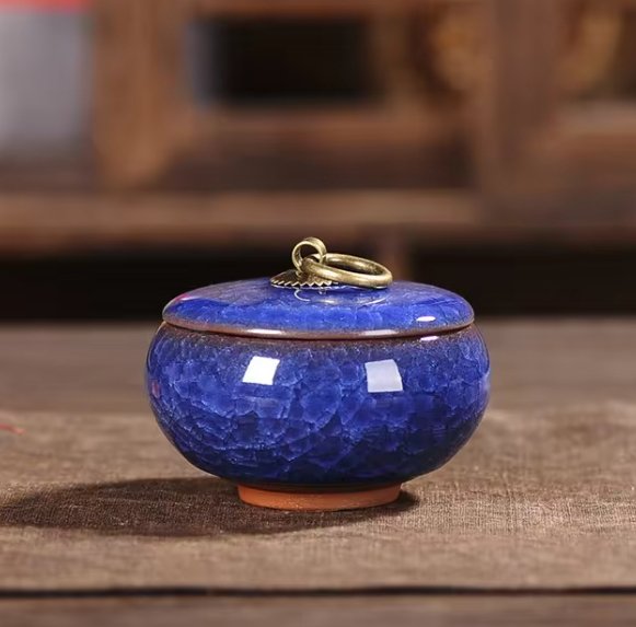 Handcrafted Ceramic Cremation Container for Dogs & Cats – Timeless Remembrance Vessel with Sealing Top | Thomler