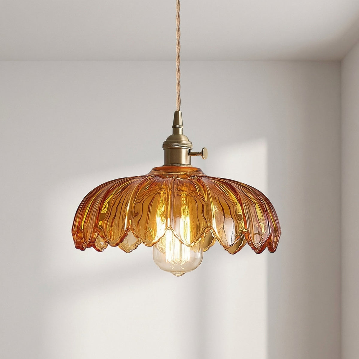Sculptural Glass Pendant Light – Vintage-Inspired Flower Shade – Adjustable E27 Socket for Kitchen, Dining Room & Bar | Thomler