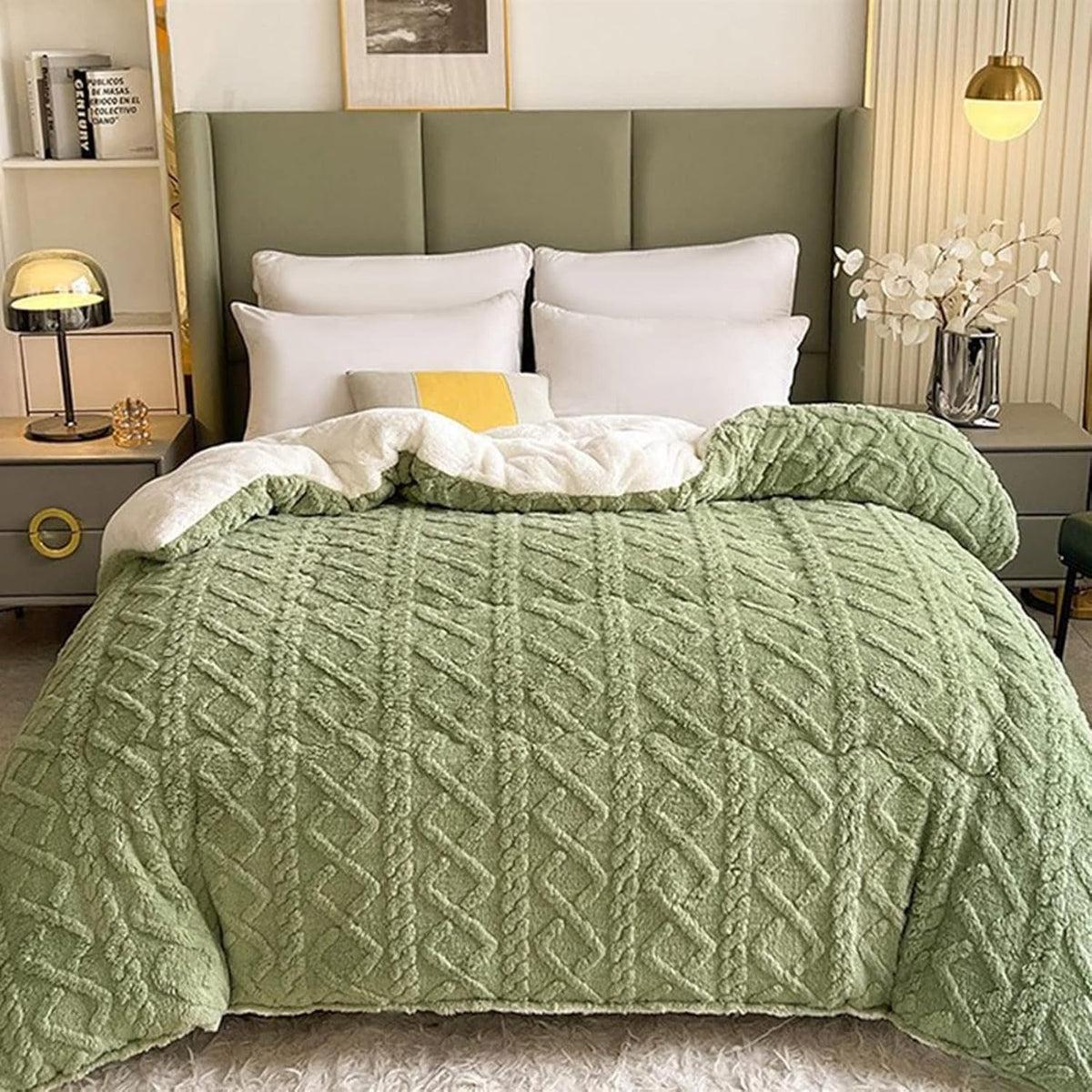 Reversible Quilted Sherpa Throw – Dual-Sided Fleece Blanket with Geometric Design for Couch, Bed & Living Room | Thomler