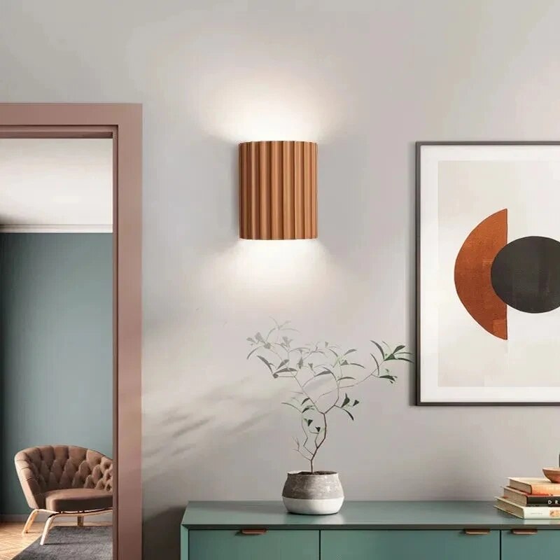 Contemporary Resin Sculpture Sconce with LED Illumination for Home – 5.5×3.1×6.5 in | Thomler