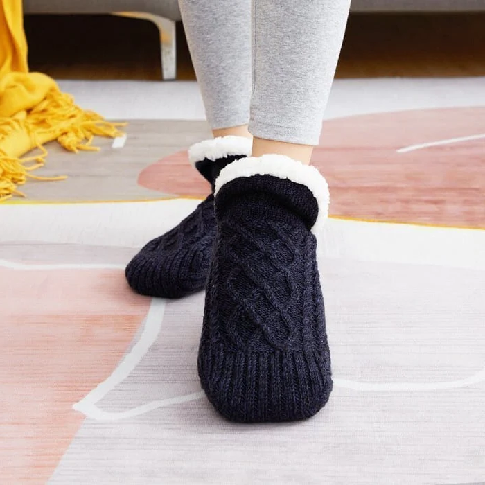 Fleece-Lined Gripper Socks with Silicone Traction for Women & Men – Cozy House Slippers for Cold Floors, Hospital, Yoga & Everyday Wear | Thomler