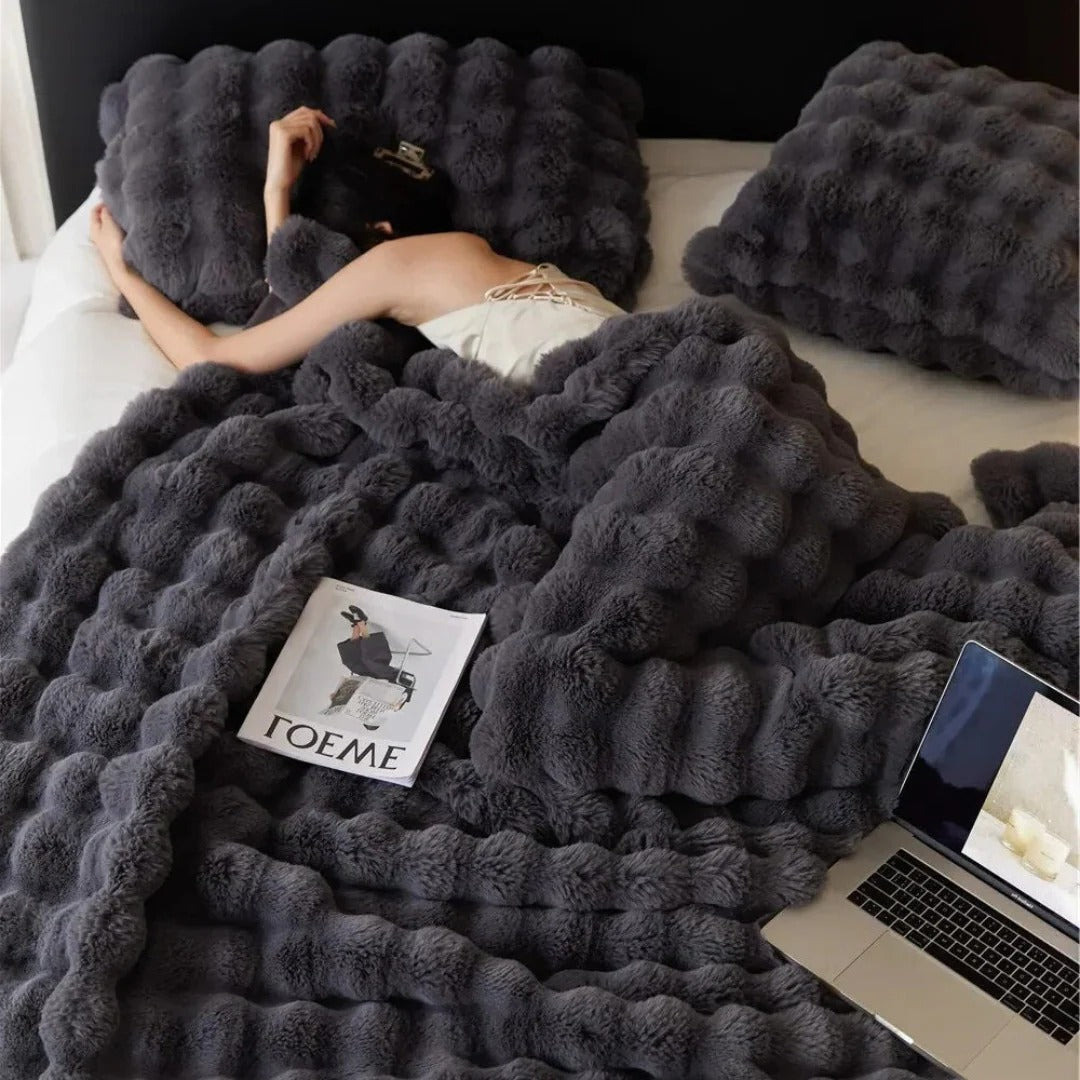 Year-Round Plush Throw Blanket for Couch, Bed & Travel – Soft Microfiber Comfort Layer – Machine Washable – Perfect for Living Room | Thomler