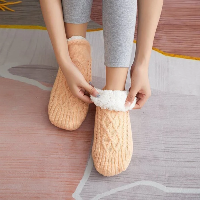 Fleece-Lined Gripper Socks with Silicone Traction for Women & Men – Cozy House Slippers for Cold Floors, Hospital, Yoga & Everyday Wear | Thomler
