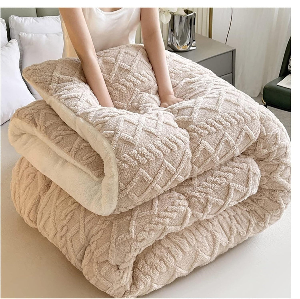 Reversible Quilted Sherpa Throw – Dual-Sided Fleece Blanket with Geometric Design for Couch, Bed & Living Room | Thomler