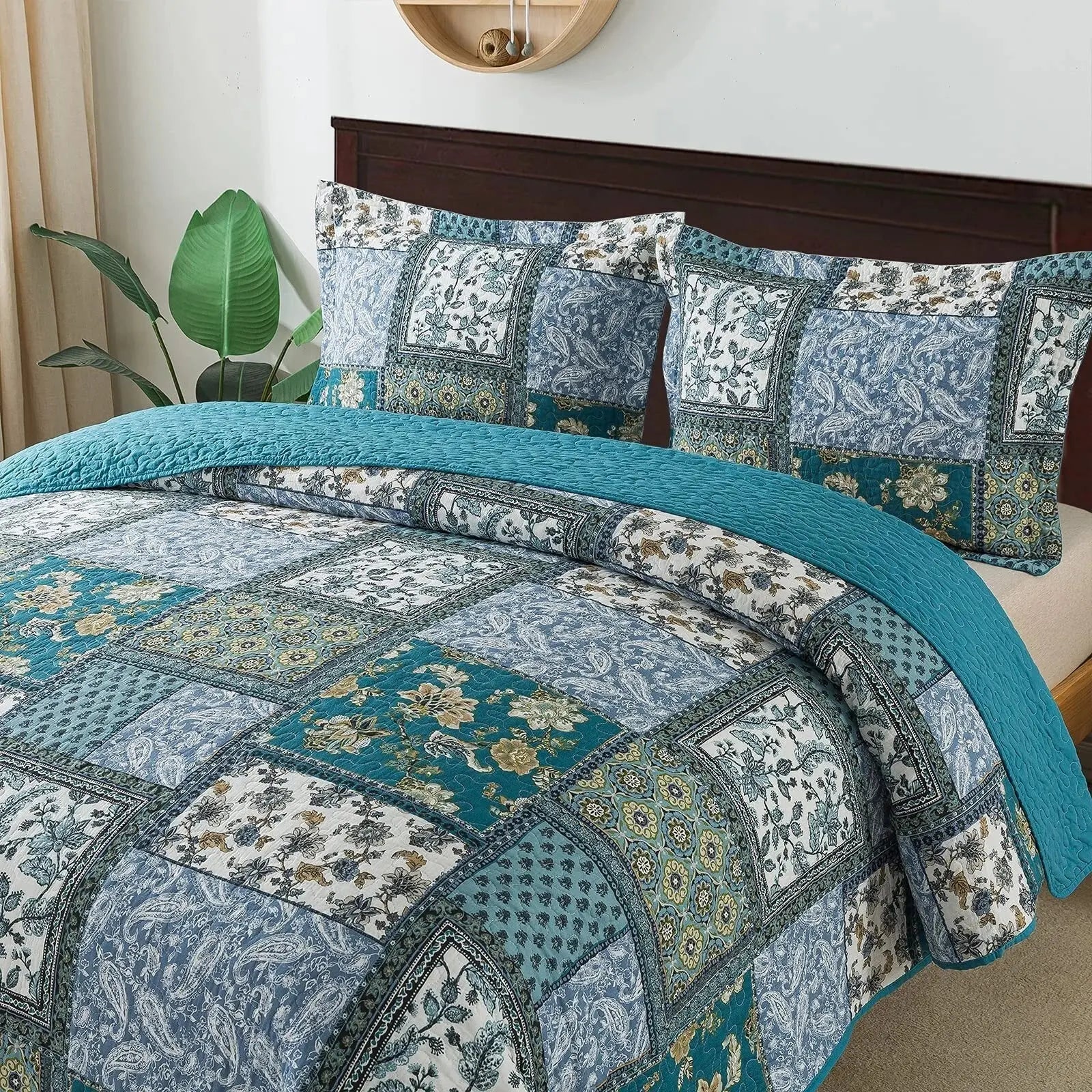Reversible Floral Patchwork Quilt Set with Shams – Blue & White Quilted Bedspread – Queen & King – Lightweight All-Season Coverlet | Thomler