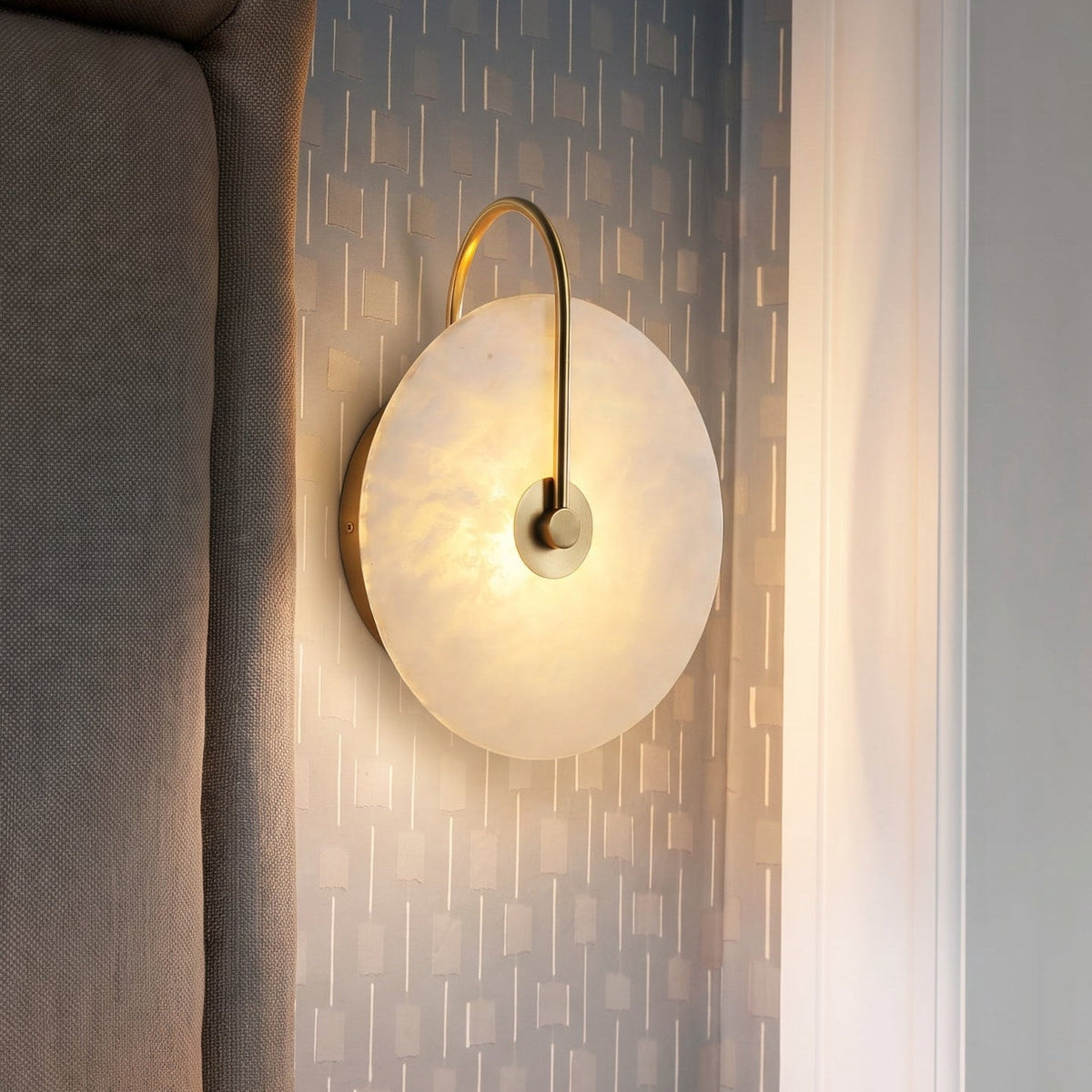 Natural Alabaster LED Wall Sconce – Stone Circle Light with Black or Gold Frame – Warm Glow Accent Lamp for Bedroom Hallway Living Room | Thomler