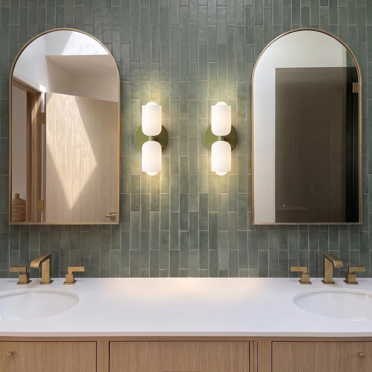 Dual-Direction Wall Sconce with Matte Finish for Modern Interiors – E27 LED Compatible, Up & Down Light | Thomler
