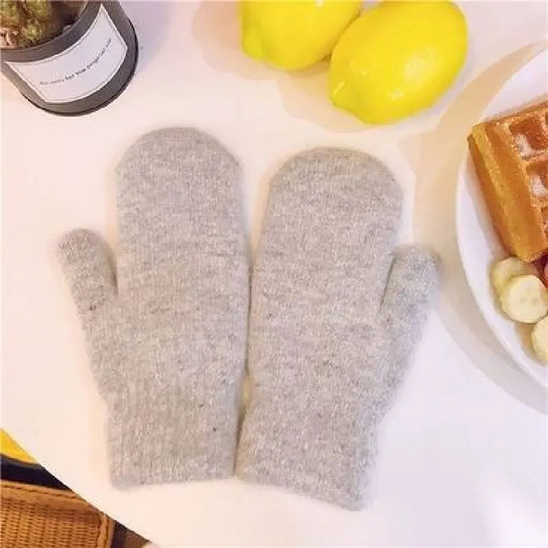 Plush Fleece-Lined Hand Warmers for Women – Soft Full-Finger Winter Gloves in Solid Colors | Thomler