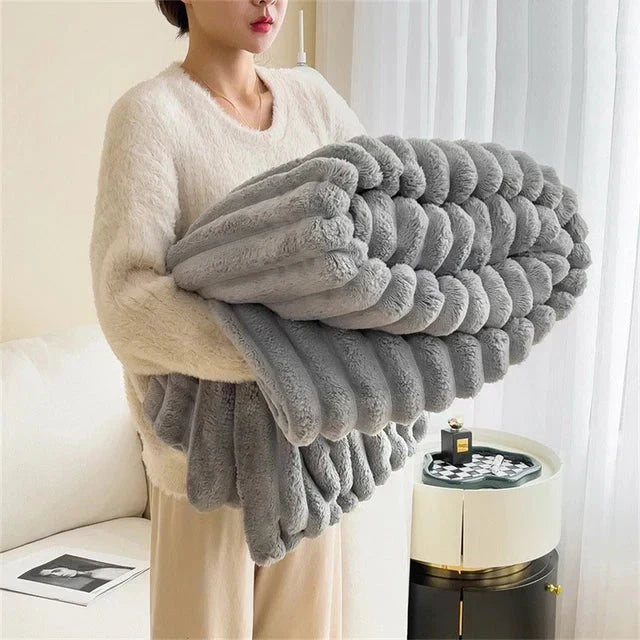 Ultra-Soft Plush Throw Blanket for Couch, Bed & Sofa – Warm Faux Fur Comfort Blanket for Living Room & Bedroom | Thomler