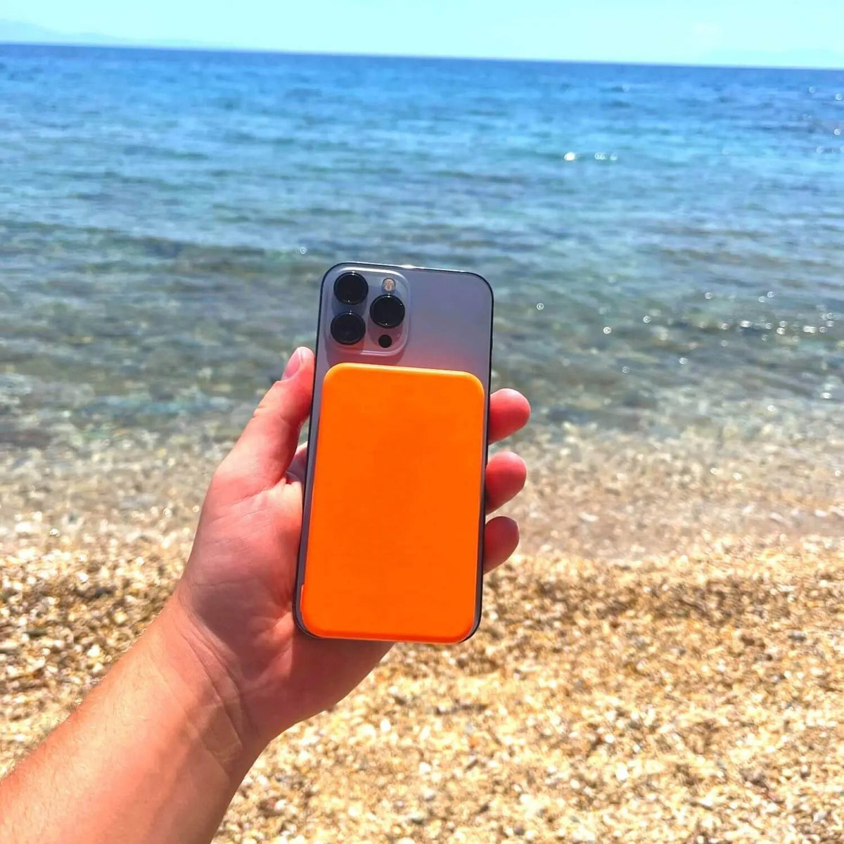 Magnetic Battery Pack for iPhone – Snap-On Wireless Charging Solution | Thomler