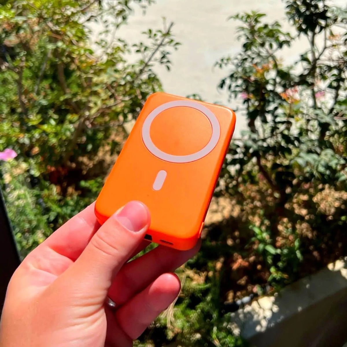 Magnetic Battery Pack for iPhone – Snap-On Wireless Charging Solution | Thomler